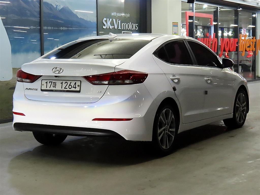 HYUNDAI Avante - Vista 4