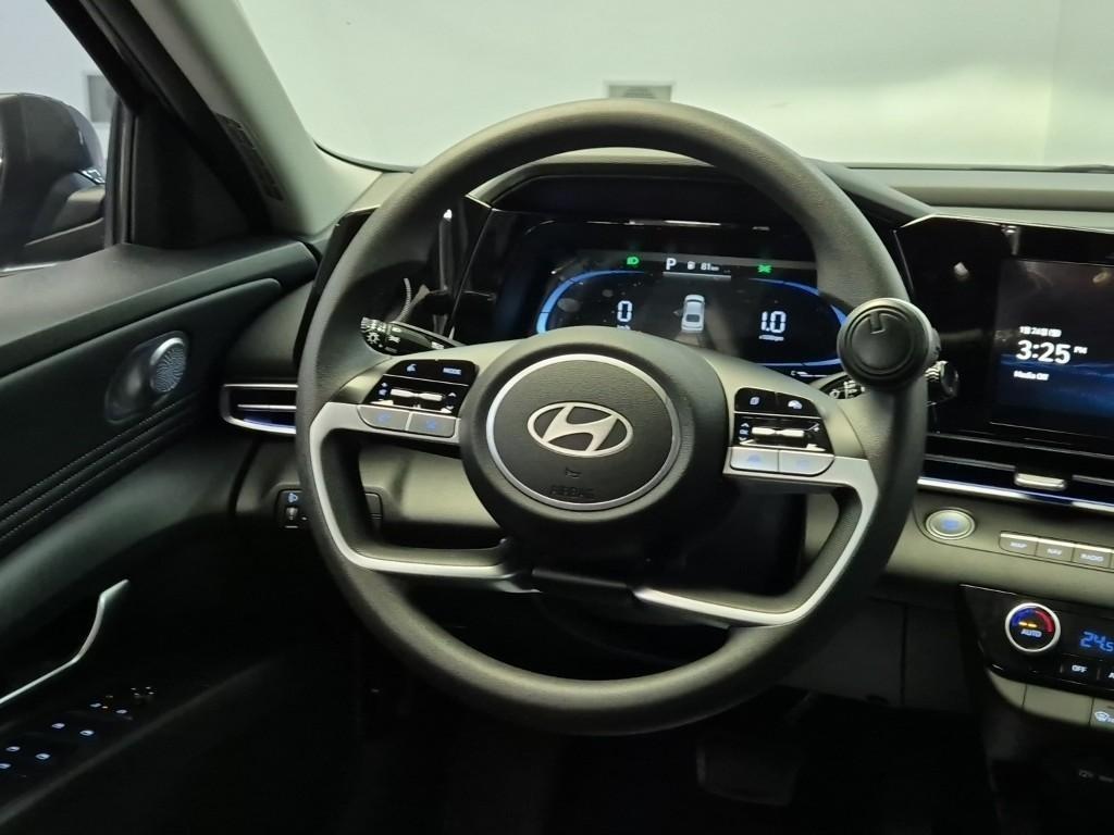 HYUNDAI Avante - Vista 9