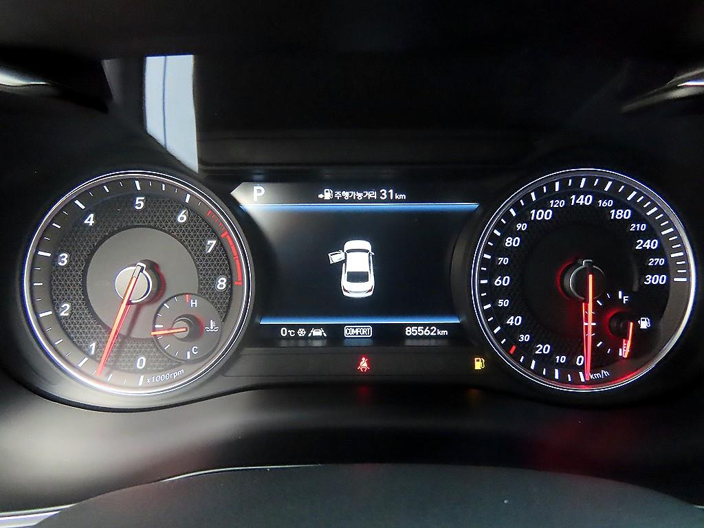 Genesis G70 - Vista 9