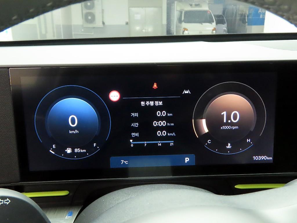 HYUNDAI Kona - Vista 5