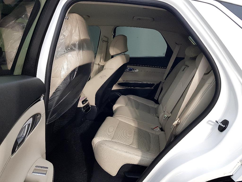 Genesis GV70 - Vista 9