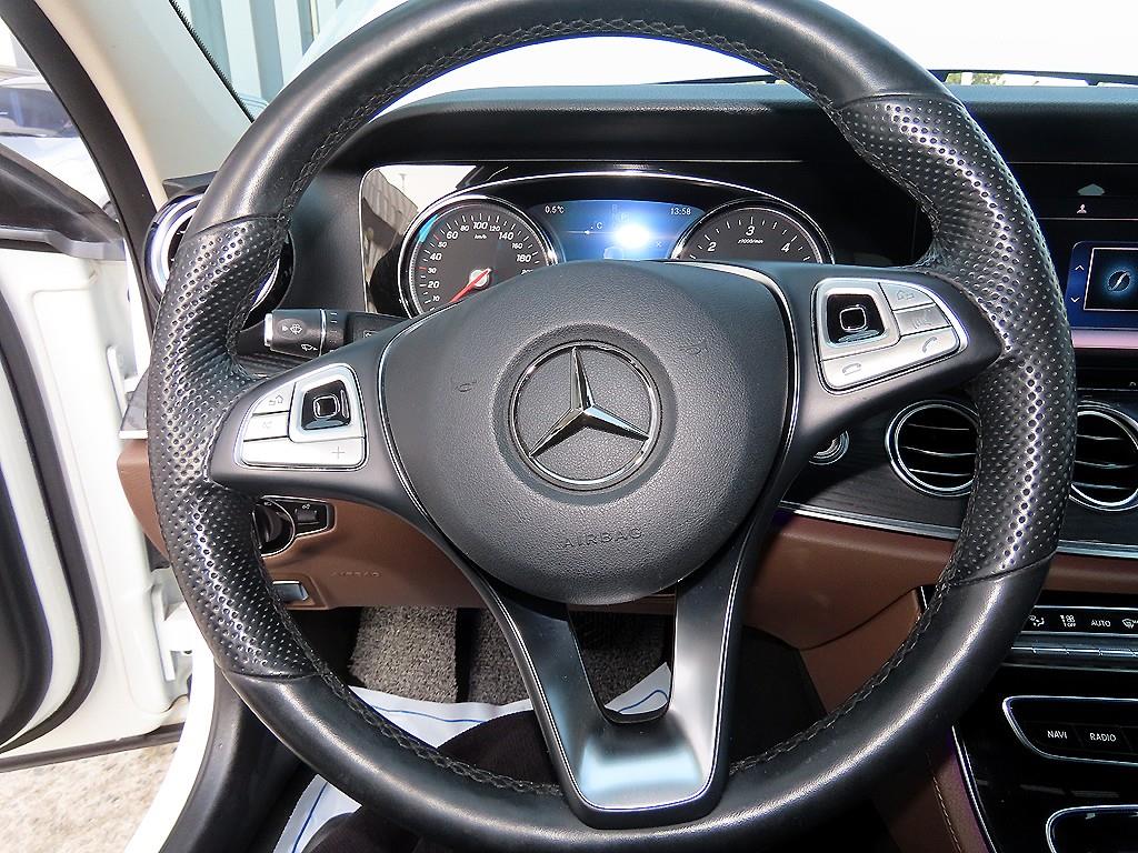 Mercedes Benz E class - Vista 8