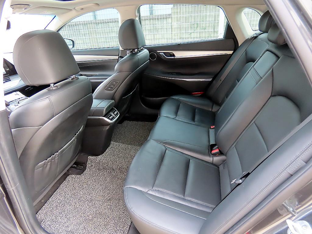 HYUNDAI Grandeur - Vista 6