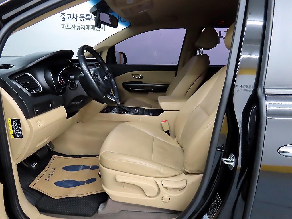 KIA Carnival - Vista 5