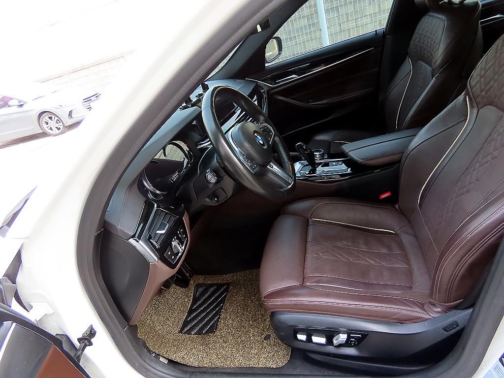 BMW 5 Series - Vista 5