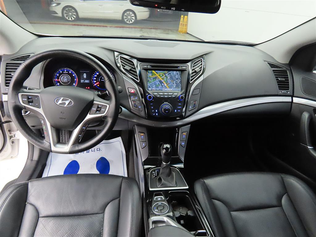 HYUNDAI i40 - Vista 7