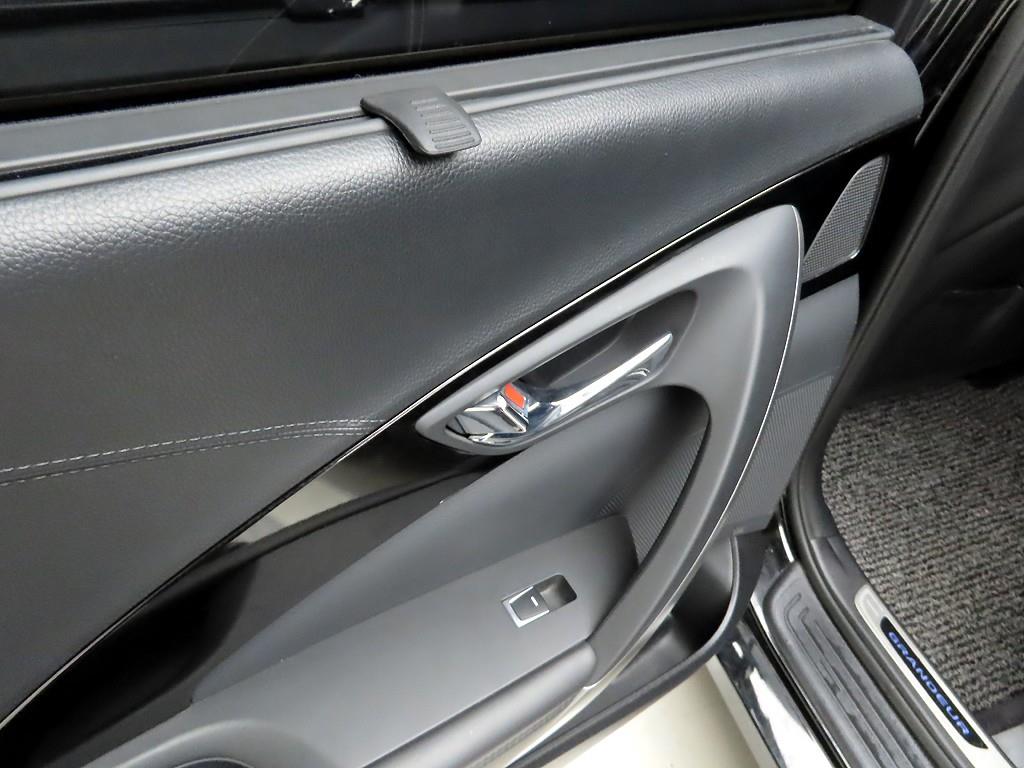 HYUNDAI Grandeur 2016 Negro - Importación desde Corea - HF Imports Iquique - Foto 16