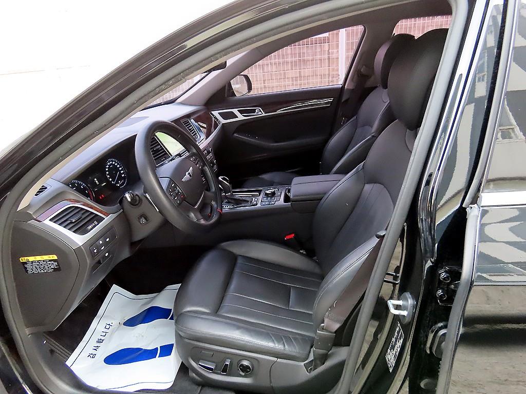 HYUNDAI Genesis - Vista 5