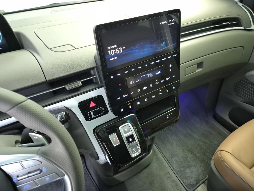 HYUNDAI Staria - Vista 10