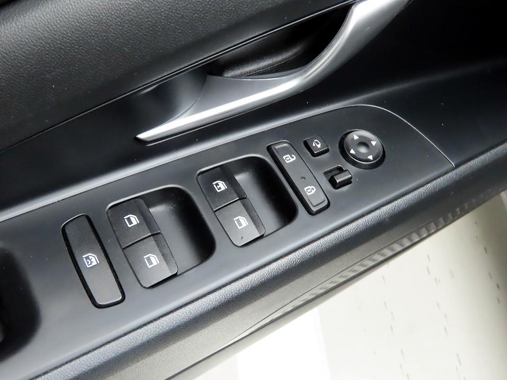 HYUNDAI Avante - Vista 12