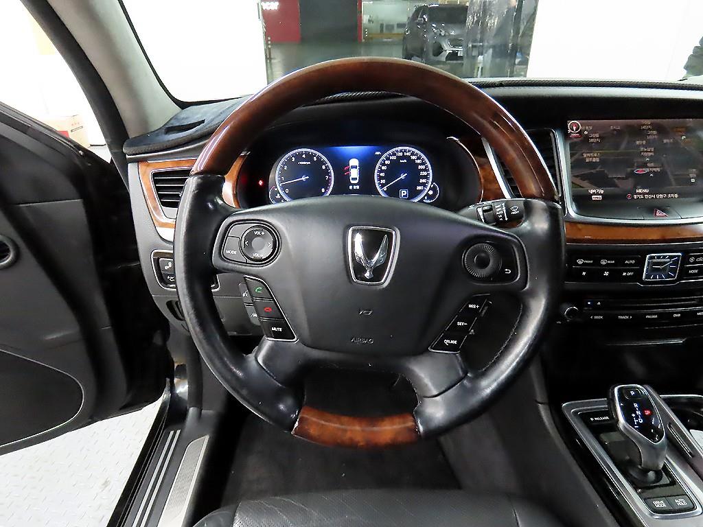 HYUNDAI Equus - Vista 9