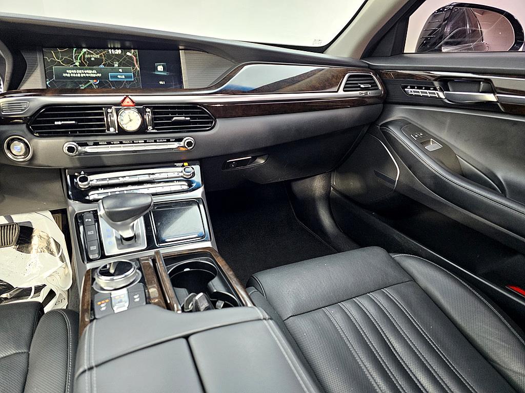 Genesis EQ900 - Vista 10