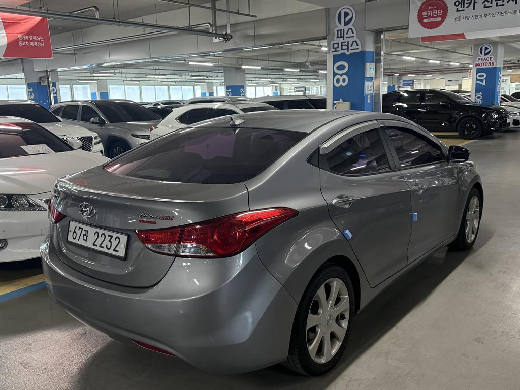 HYUNDAI Avante - Vista 4