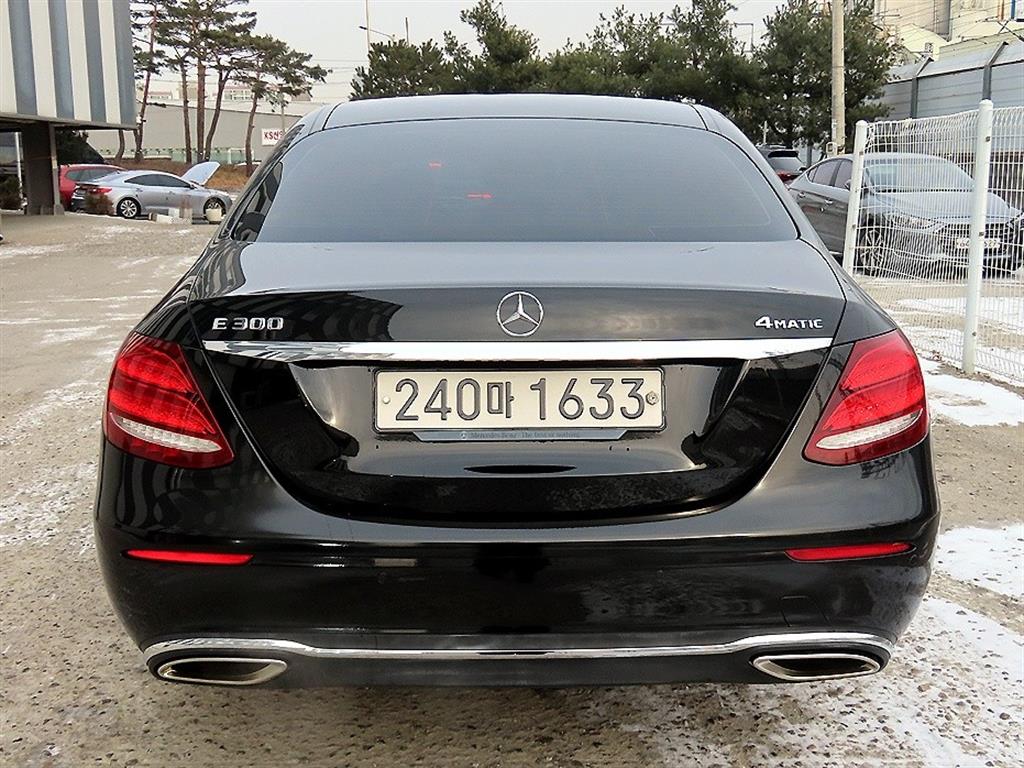 Mercedes Benz E class - Vista 4