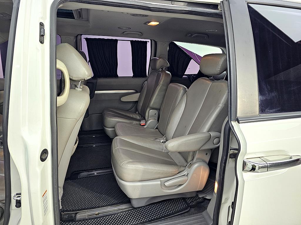 KIA Carnival - Vista 9