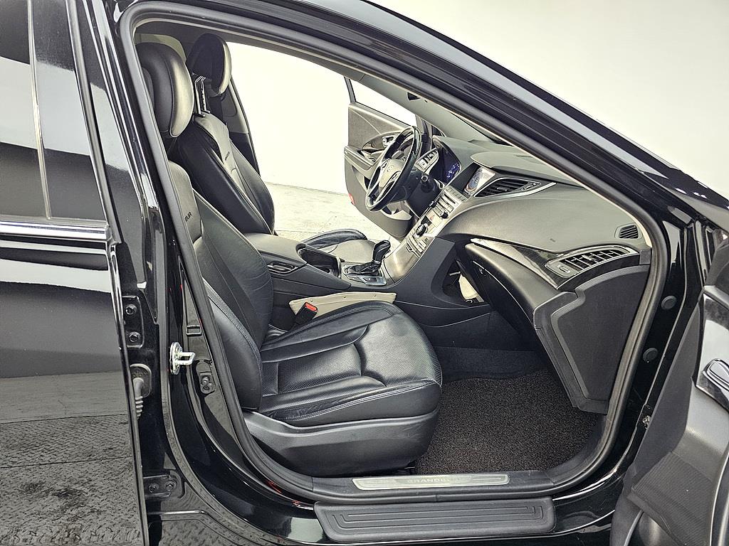 HYUNDAI Grandeur - Vista 11