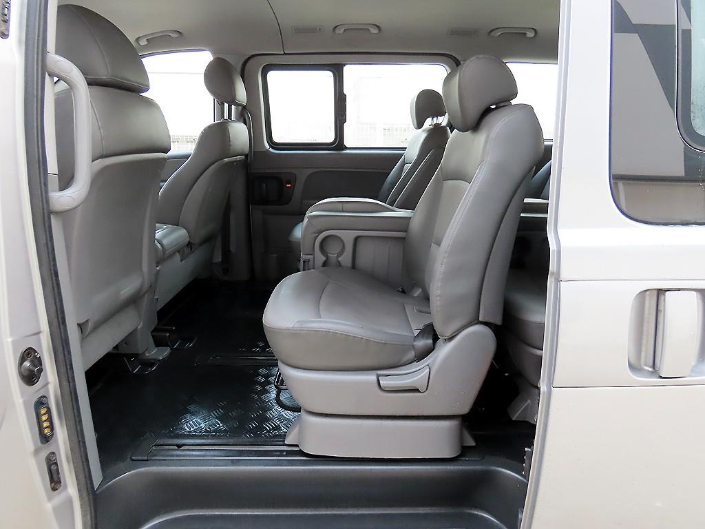 HYUNDAI Starex - Vista 6