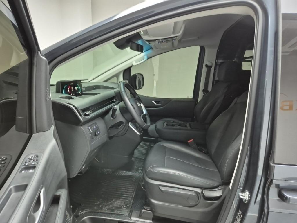 HYUNDAI Staria - Vista 10