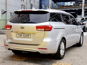 KIA Carnival - Vista 8