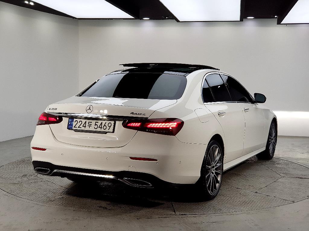 Mercedes Benz E class - Vista 4