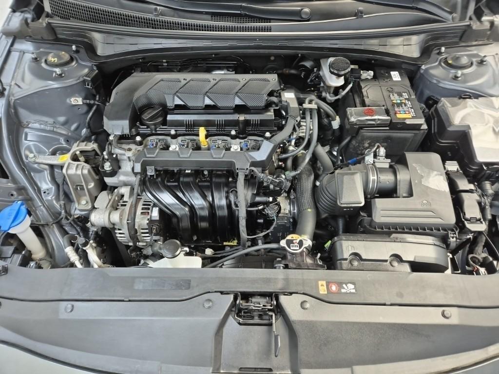 HYUNDAI Avante - Vista 5