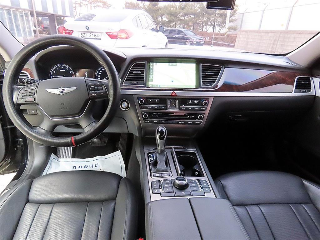 HYUNDAI Genesis - Vista 7