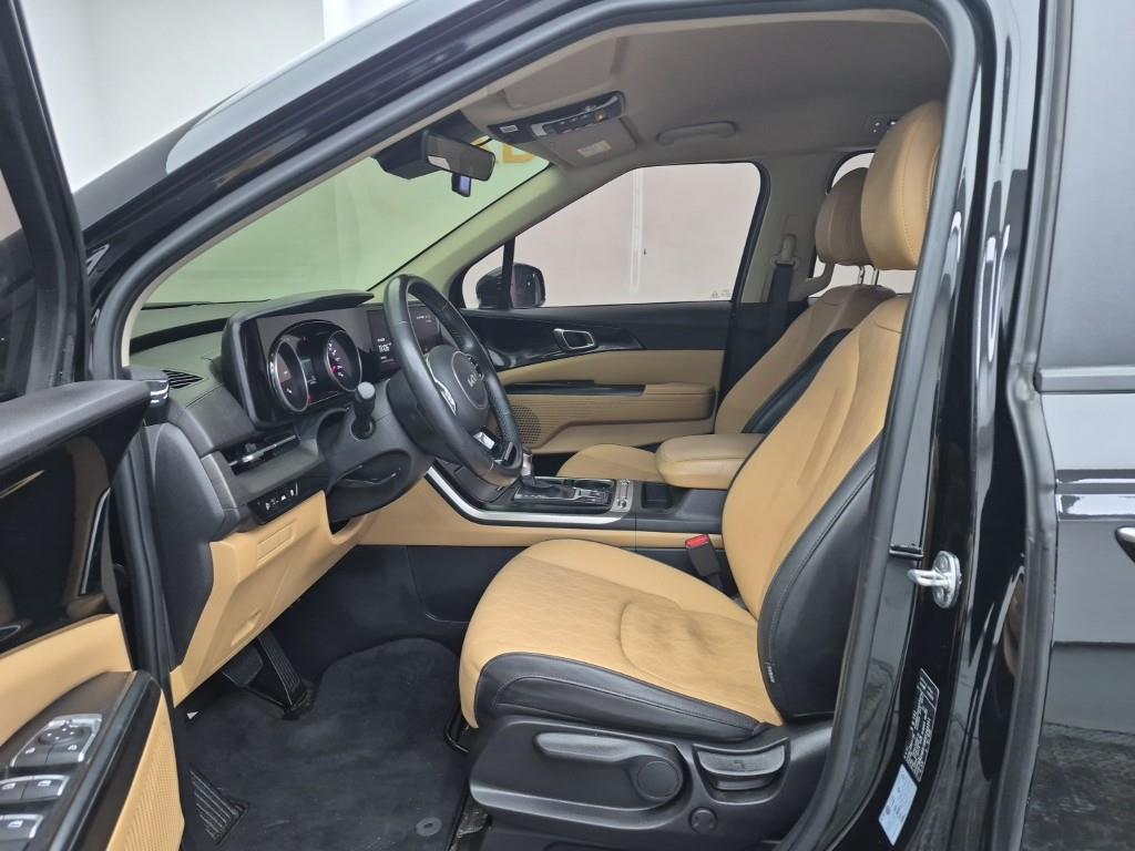 KIA Carnival - Vista 11