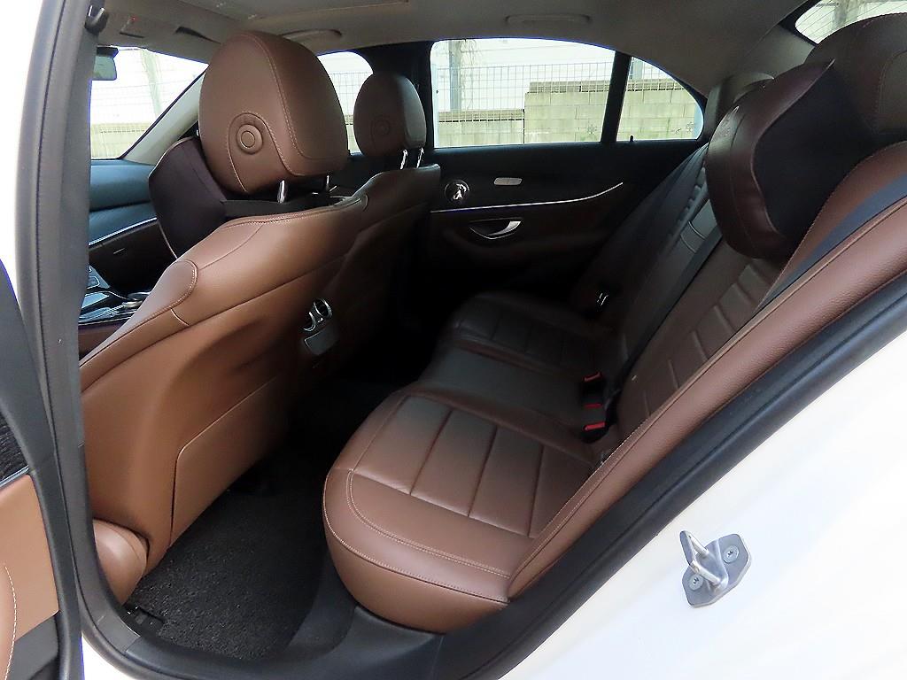 Mercedes Benz E class - Vista 6