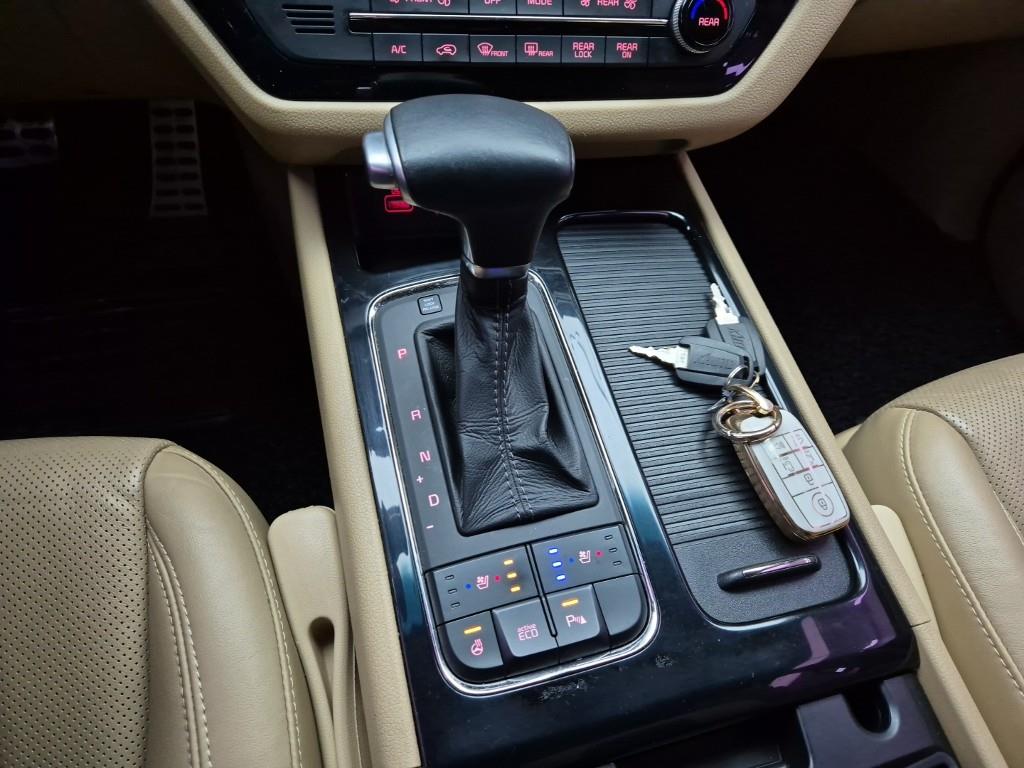 KIA Carnival - Vista 8