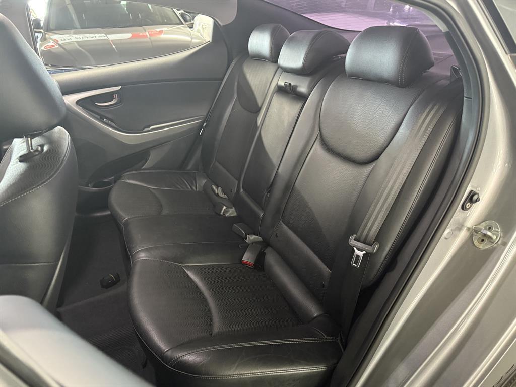 HYUNDAI Avante - Vista 8