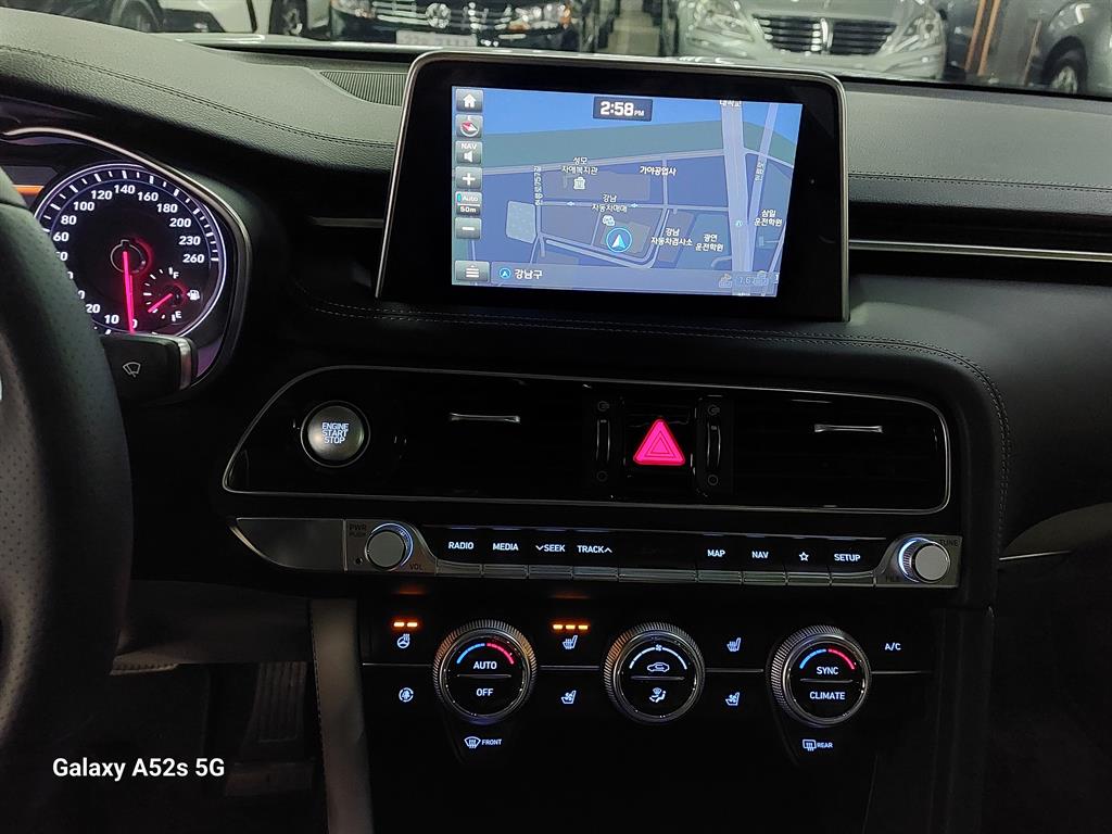 Genesis G70 - Vista 9