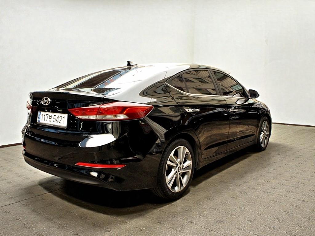 HYUNDAI Avante - Vista 4