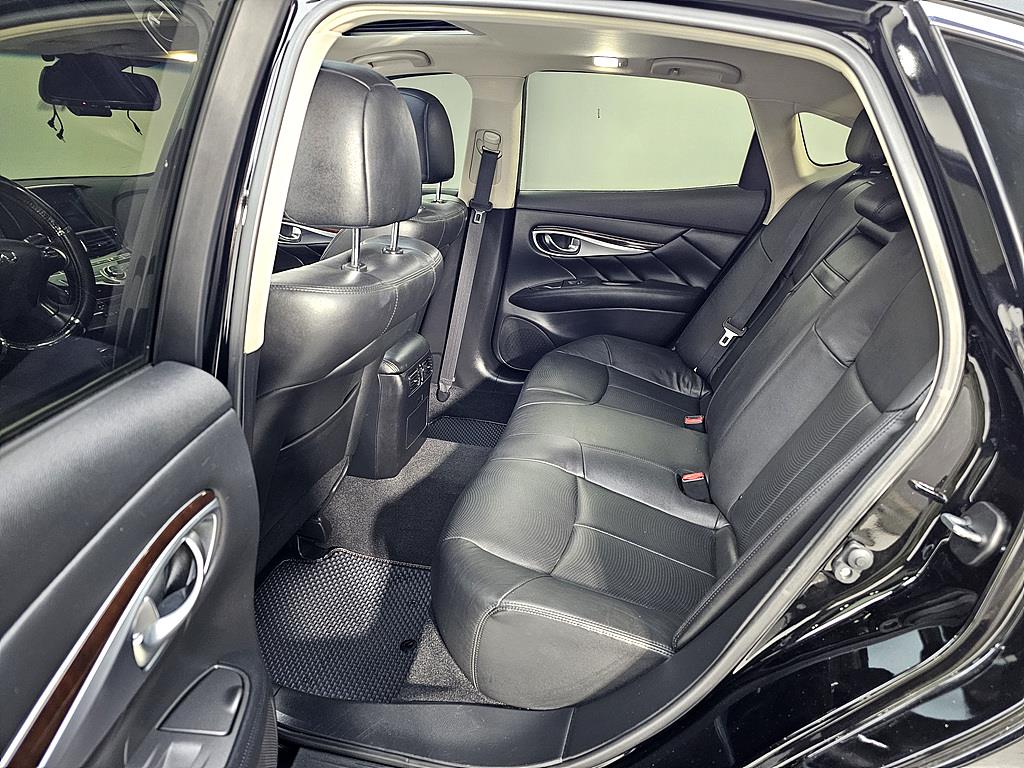 Infiniti Q - Vista 9