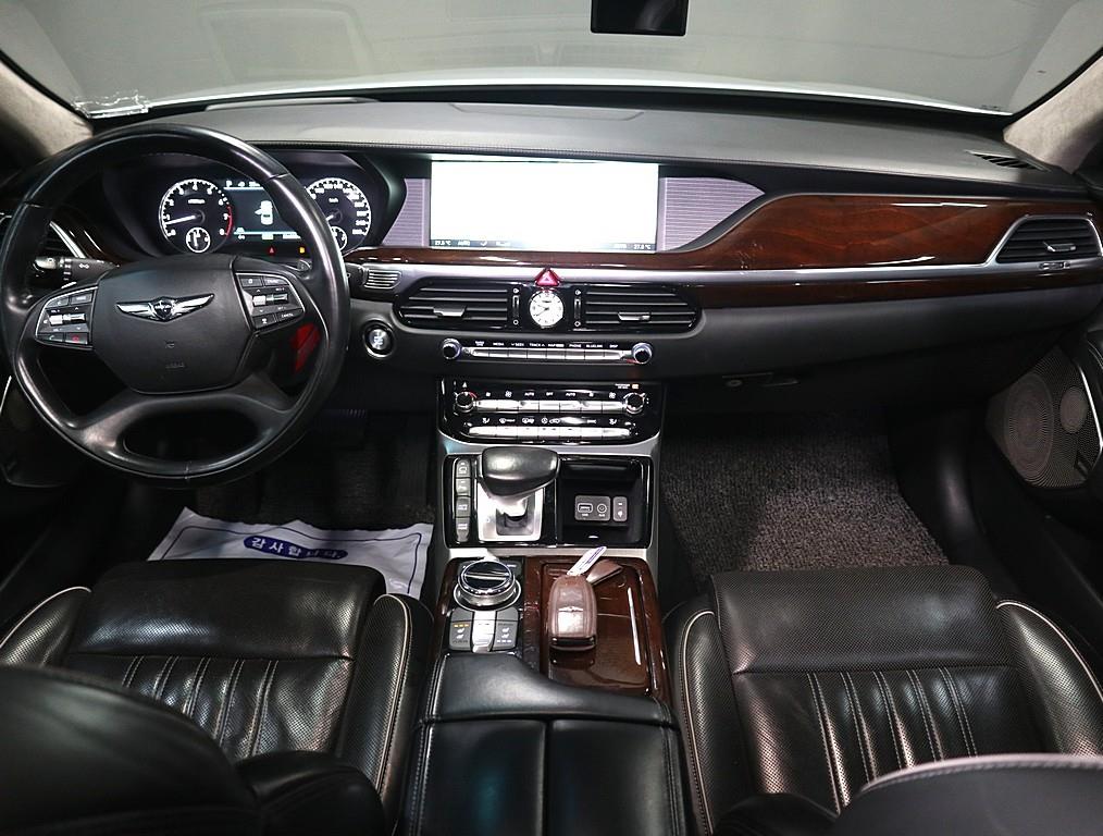 Genesis EQ900 - Vista 5