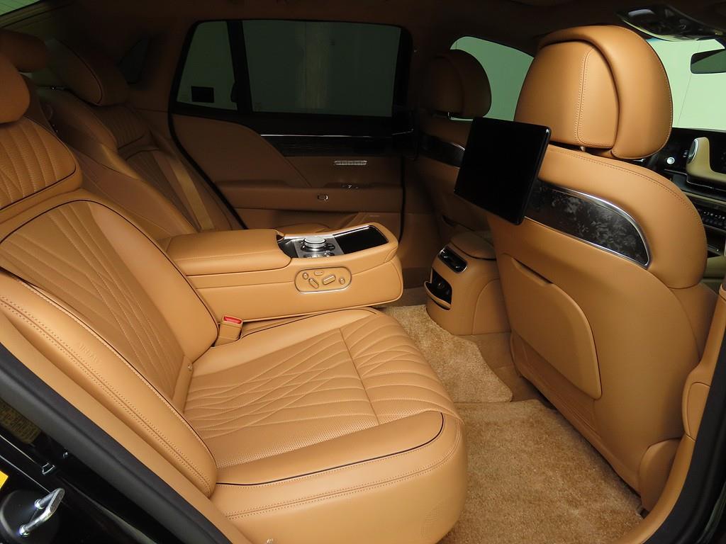 Genesis G90 - Vista 7