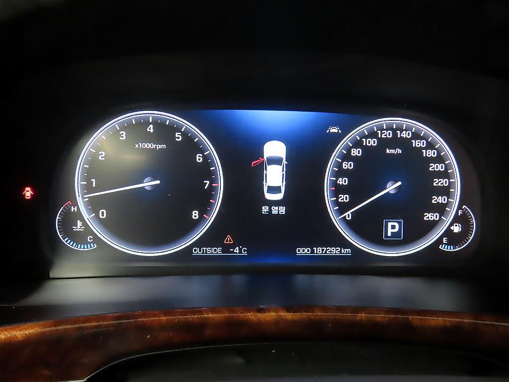 HYUNDAI Equus - Vista 8