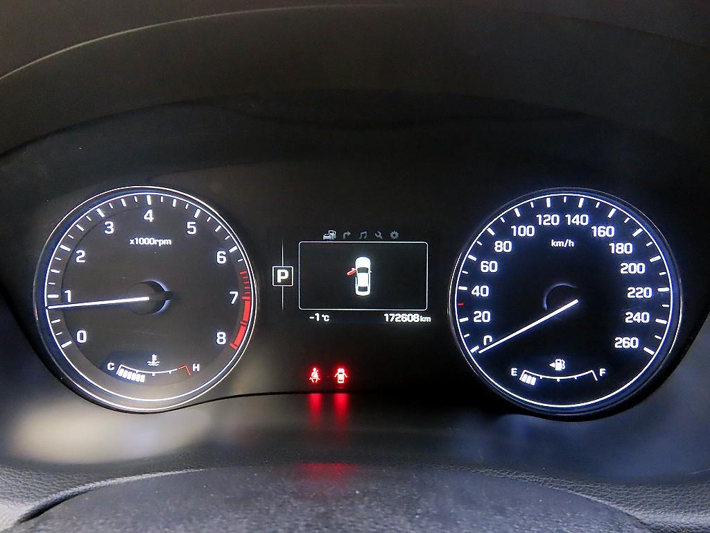 HYUNDAI Genesis - Vista 9