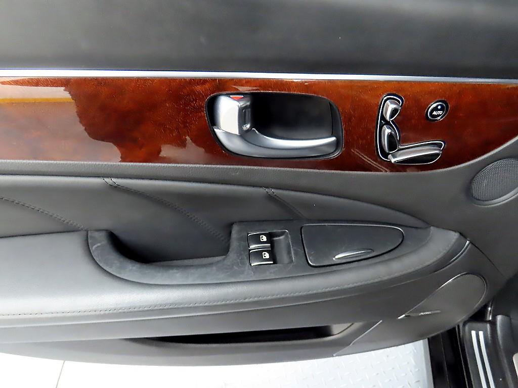 HYUNDAI Equus - Vista 12