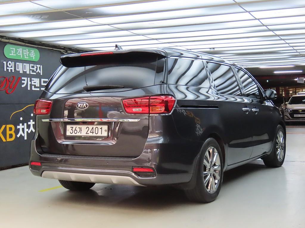 KIA Carnival - Vista 4