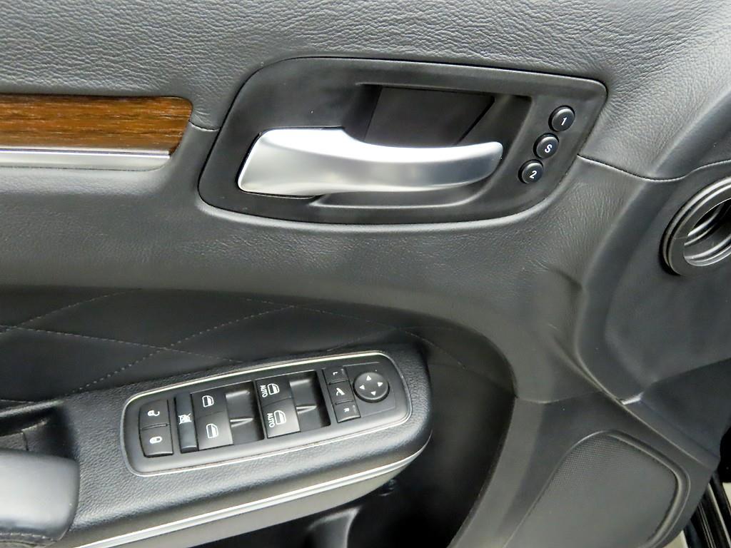 Chrysler 300C - Vista 12