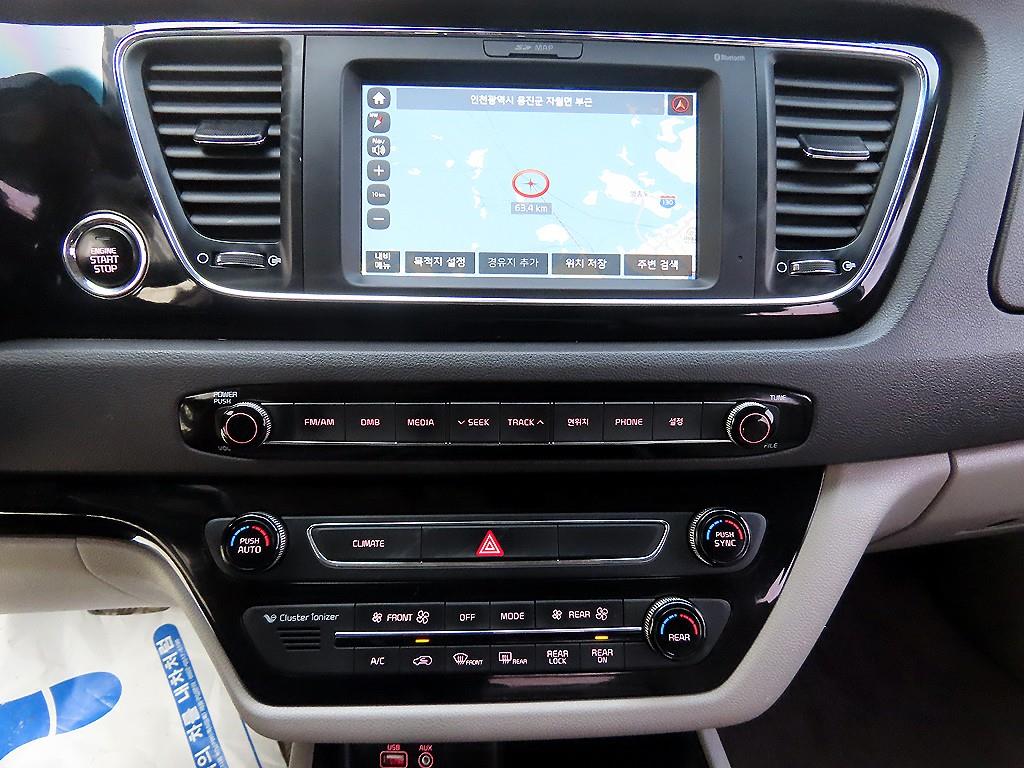 KIA Carnival - Vista 12