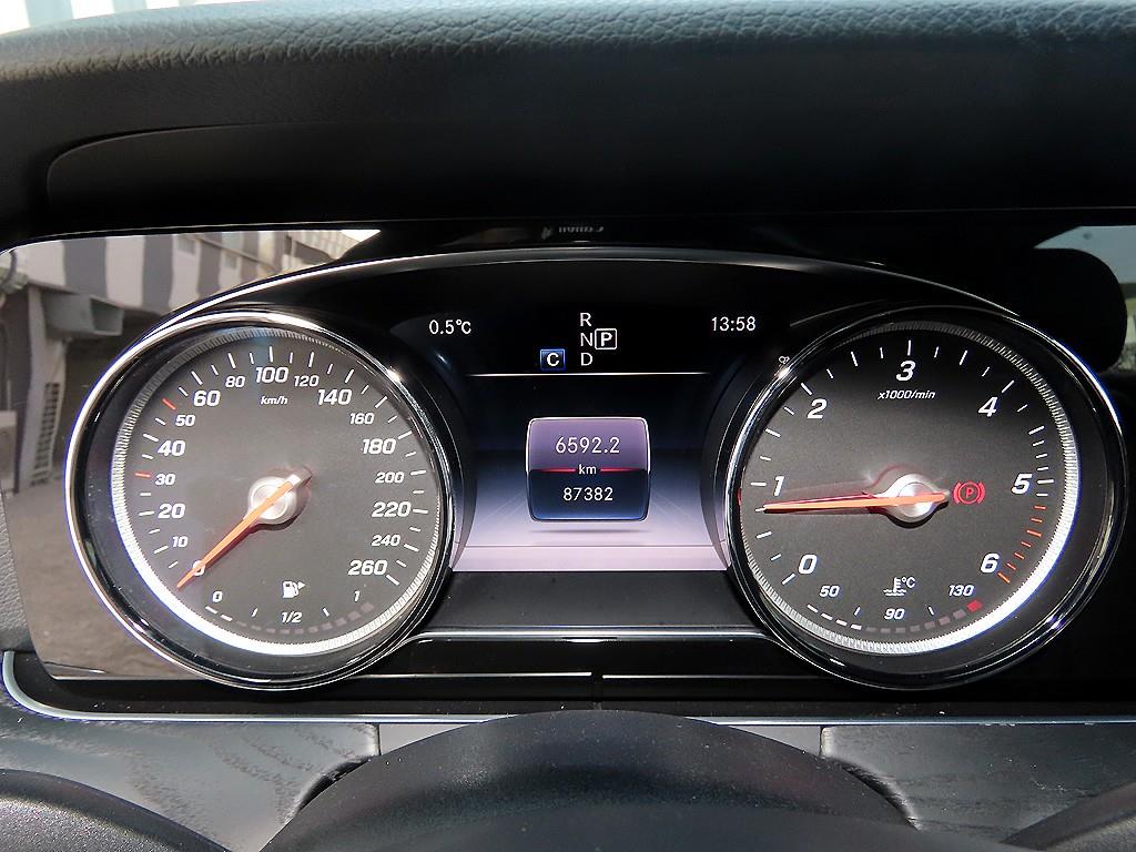 Mercedes Benz E class - Vista 9