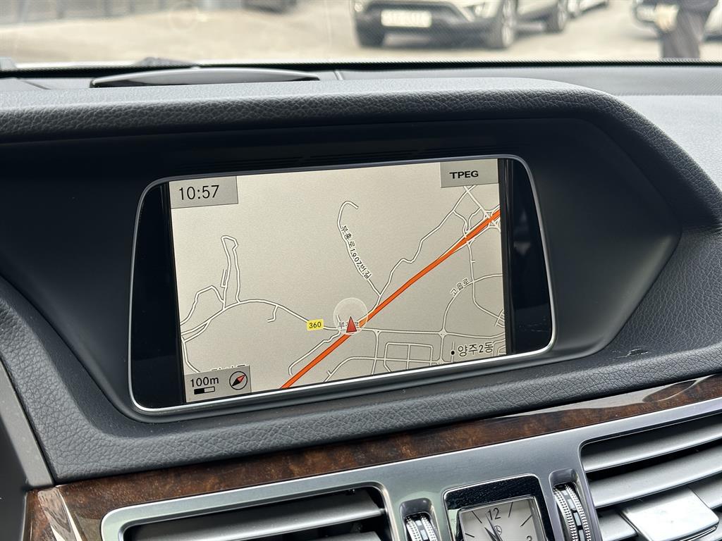 Mercedes Benz E class - Vista 11