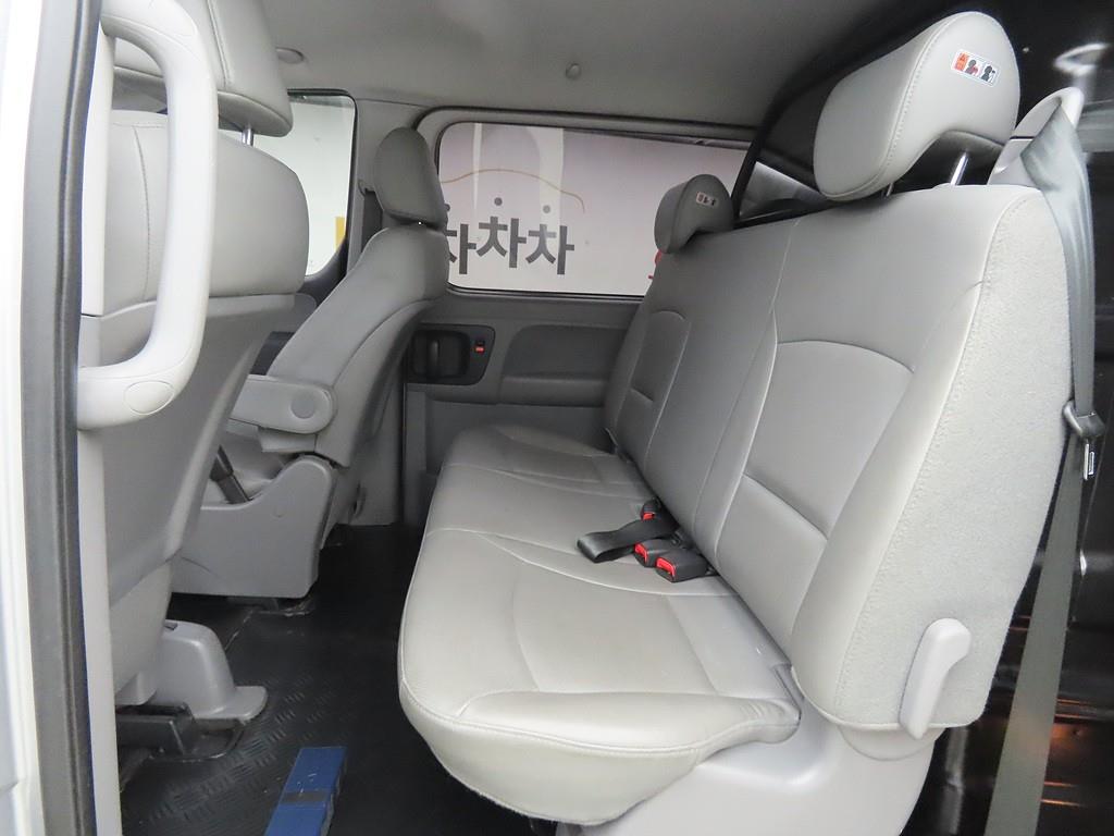HYUNDAI Starex - Vista 6