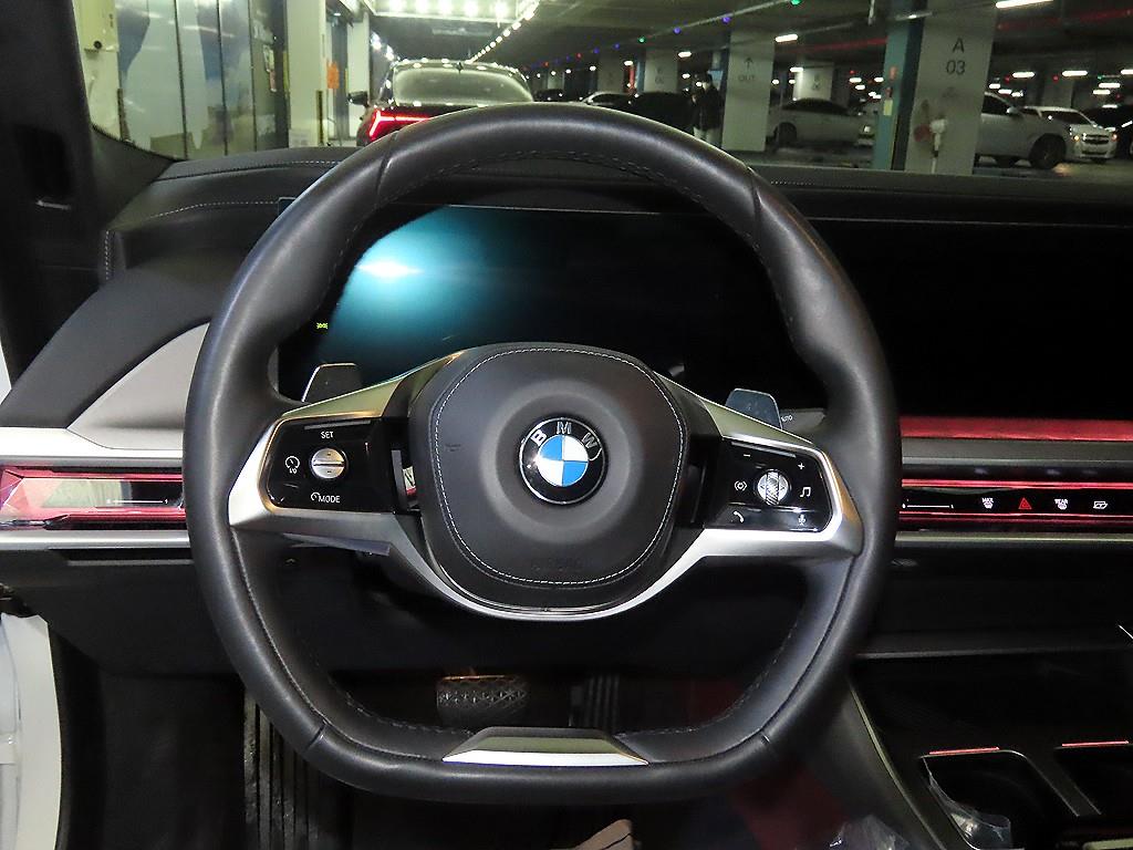 BMW 7 Series - Vista 8