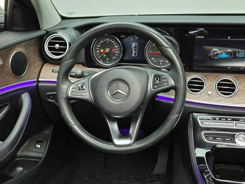 Mercedes Benz E class - Vista 9