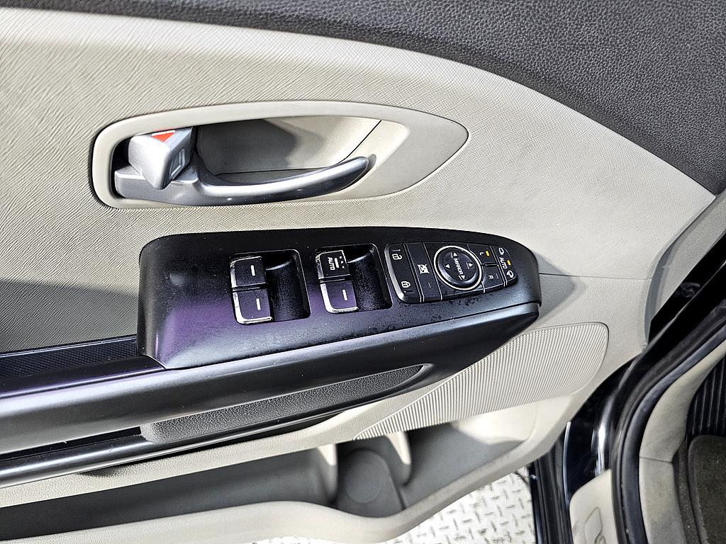 KIA Carnival - Vista 12