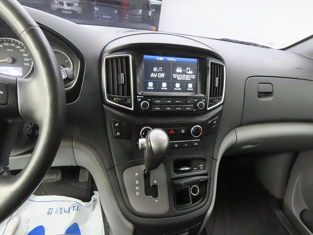 HYUNDAI Starex - Vista 10