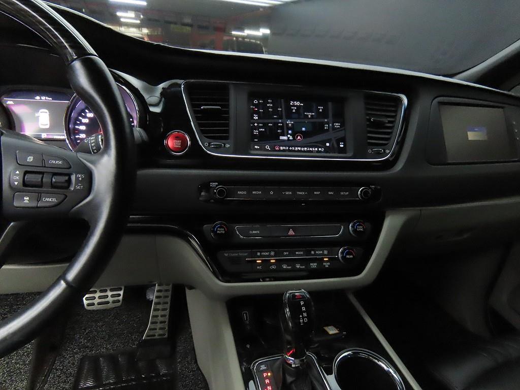 KIA Carnival - Vista 10