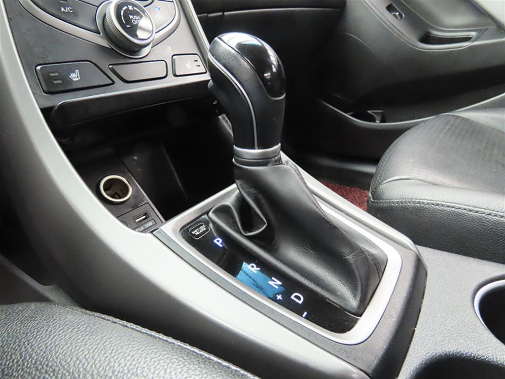 HYUNDAI Avante - Vista 10